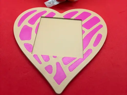 Heart shaped concha post it note holder