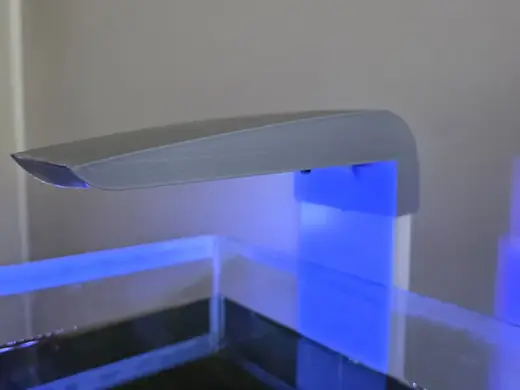 Aquarium light hanger