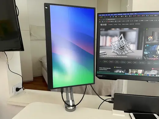 Vesa desk stand for portable monitors