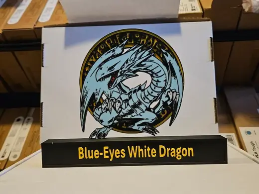 Yu-Gi-Oh Blue - Eyes white Dragon display!