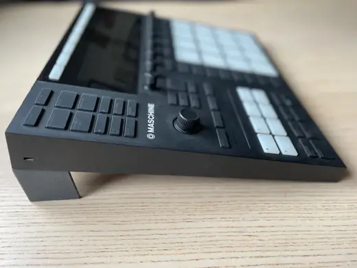 NI Maschine mk3 feet standing