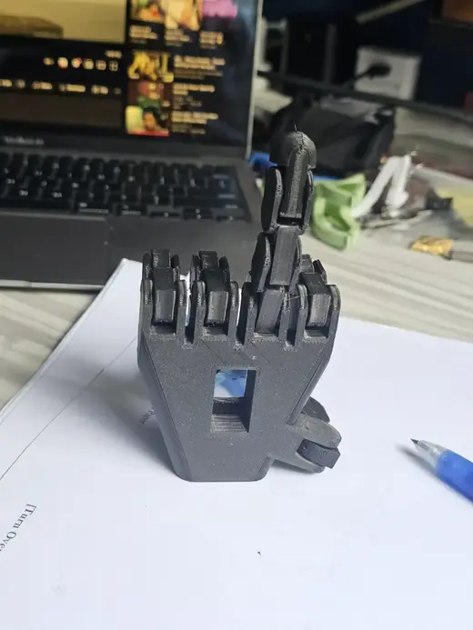 Hand to be controlled by servo