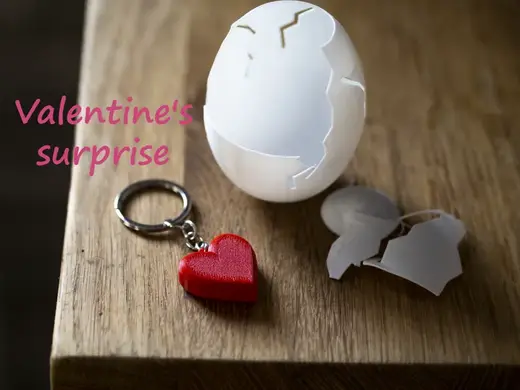 Egg with surprise (heart keychain)