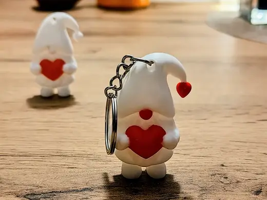 Keychain gnome in love