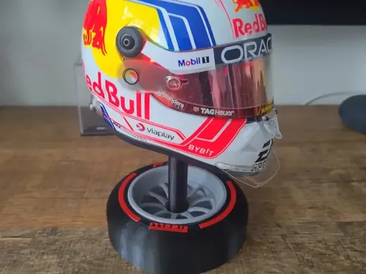 miniature helmet stand 1:2