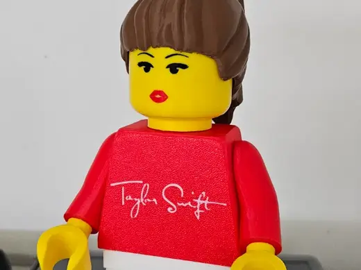 Brick Man / Women mit Taylor Swift T-Shirt 20cm