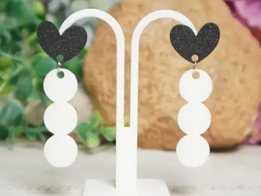 Pendientes elegantes de corazón
