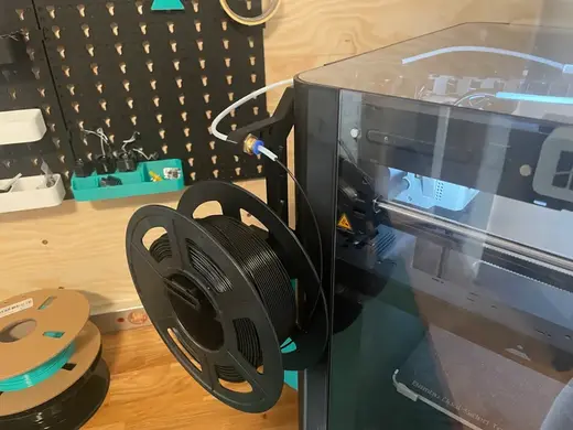 Spool holder for P1 Vision
