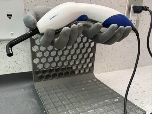 Handy hand curing light anti-roll shelf