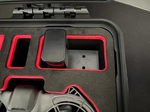 DJI Neo 2 Koffer Ladestecker Halter