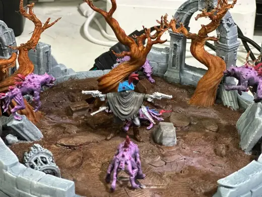 An unconventional friendship diorama