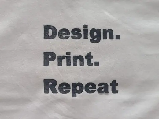 T-Shirt Personalizzata "Design Print Repeat"