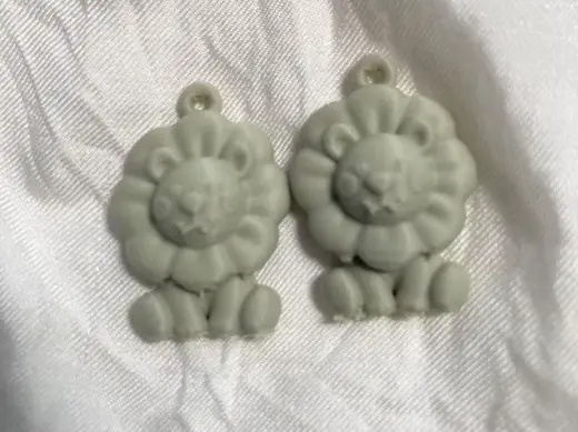 立体狮子耳环