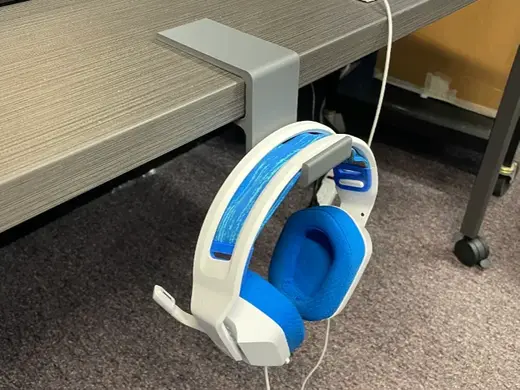 Headphone mount