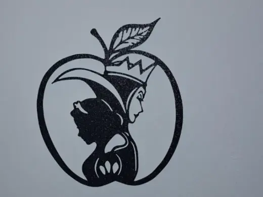 Poisoned Beauty – Snow White & Queen Silhouette