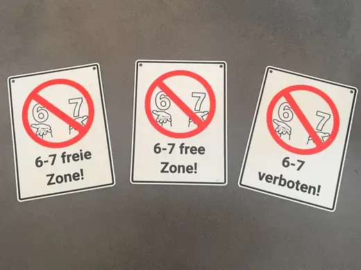 Verbotsschild "6-7 freie Zone" - englisch deutsch