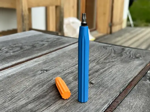 Screwdriver bit holder (long version)
