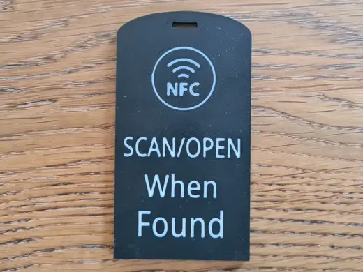 Luggage label with NFC