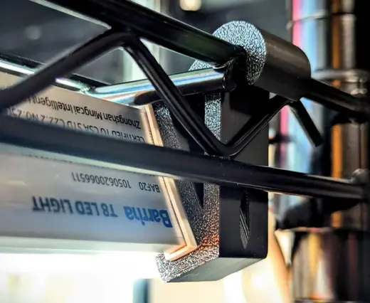 T8 LED bar mount for heavy duty wire rack