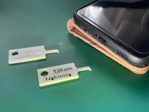USB-Port Lightning Dust Remover / Cleaning Tool