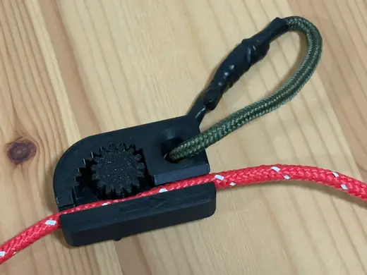 Automatic rope tensioner