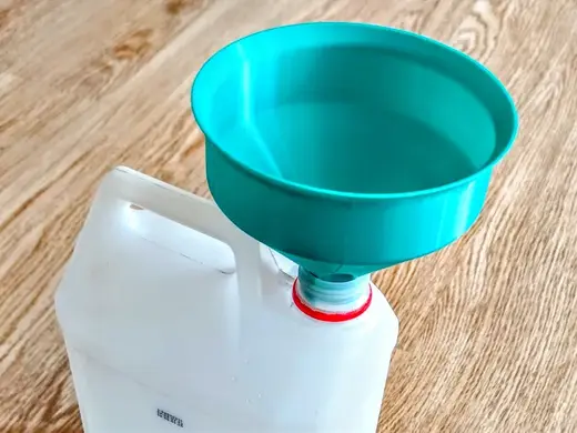 Funnel / 漏斗 For filling the canister