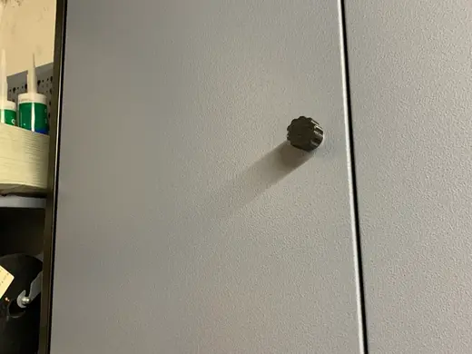 Drehknopf Küpper Werkbank und Hängeschrank