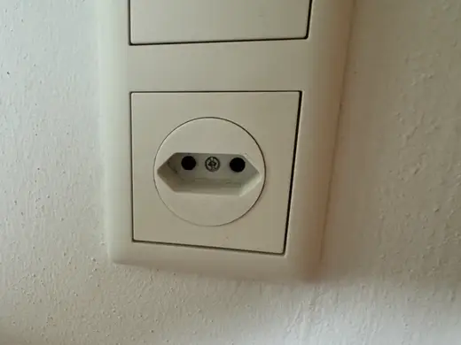 Schuko Euro Adapter für die Steckdose