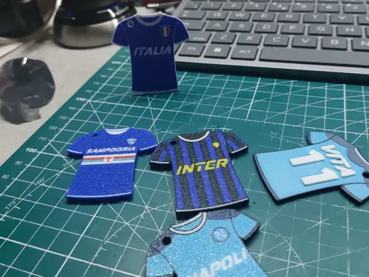 portachiave maglia di calcio con nome e numero