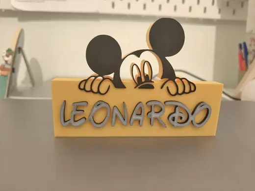 Scritta Leonardo per scrivania