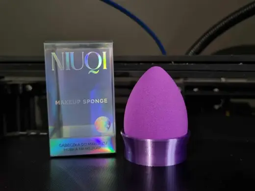 Beauty Blender Biedronka edition stand ( NIUQI )