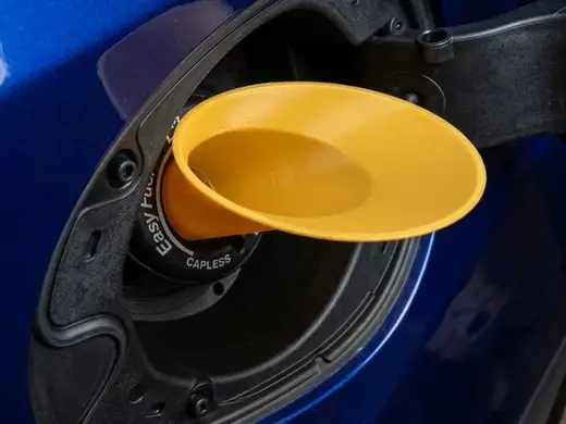 Imbuto per rabbocco benzina delle auto