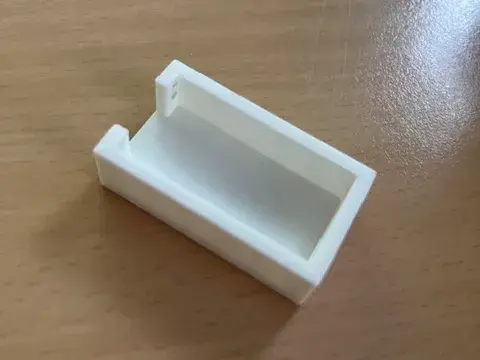 Seilwindenhalterung mit 2 cm hohen Wänden
