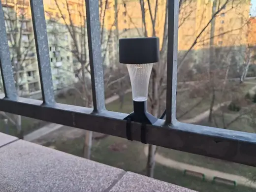 Balustrade attachment for solar lamp