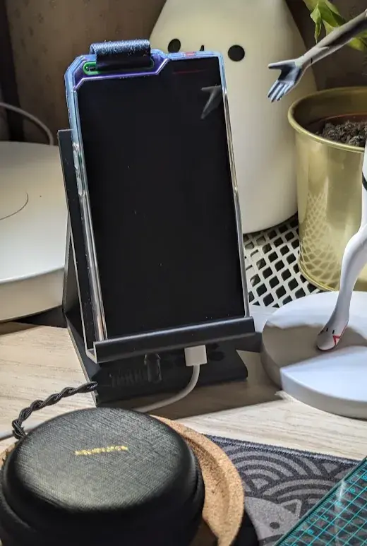 Hiby R4 - charge and listen stand