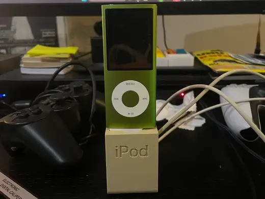 Ipod Nano 4th and 5th stand with charger