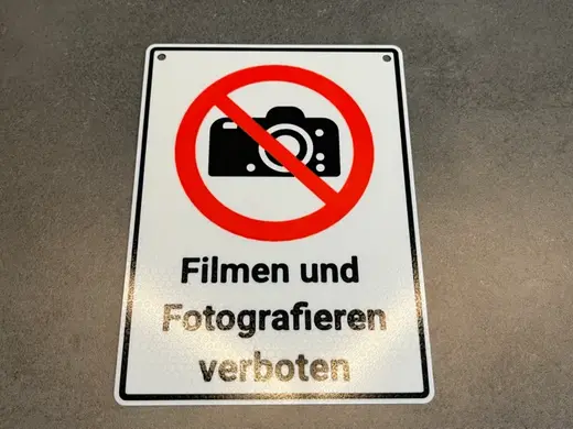 Verbotsschild Filmen und Fotografieren verboten