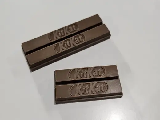 Kit Kat original and mini novelty bar w magnets