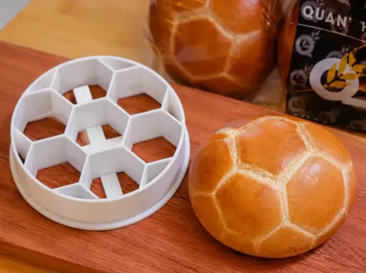 Forma Modeladora para Pão Bola de Futebol – 10 cm