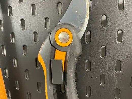 Fiskars P26 Astschere Skadis