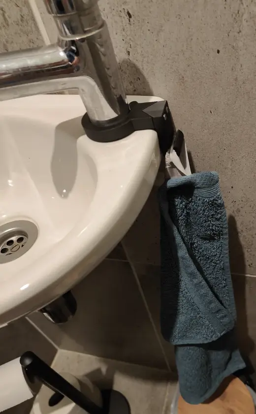 Towel hook - attached to tap, no glue/drilling