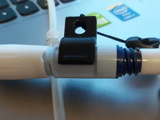 Peritoneal dialysis transfer unit clips