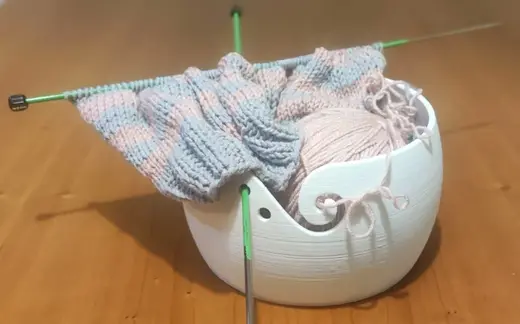 Bowl for ball of wool / Cuenco para ovillo de lana