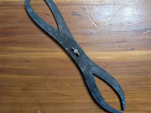 Pottery lid tool