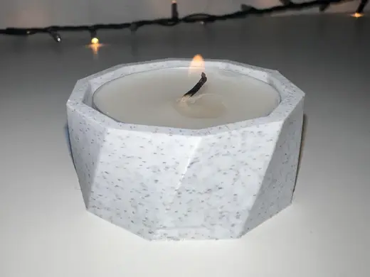 Simple Low poly twisting tealight holder