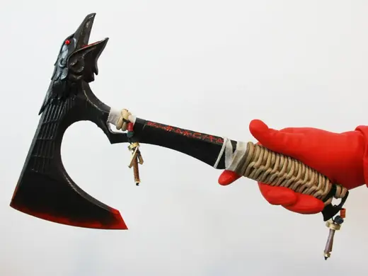 Apex Legends Bloodhound Ravens Bite Axe Heirloom