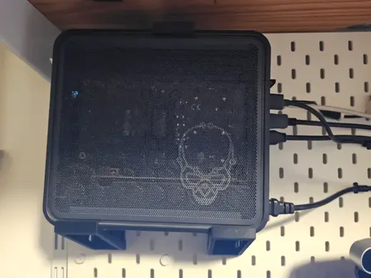 Intel NUC Extreme (NUC9i7) mount for Ikea Skadis