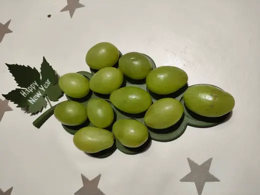 Grape Tray – 12 Grapes New Year