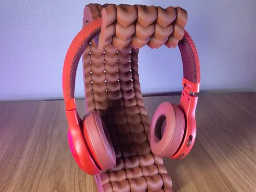 Heart Headphone Stand – Holder Made of Tiny Heart