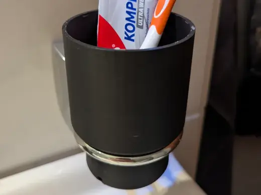 Zahnbürstenbecher mit Abflussloch